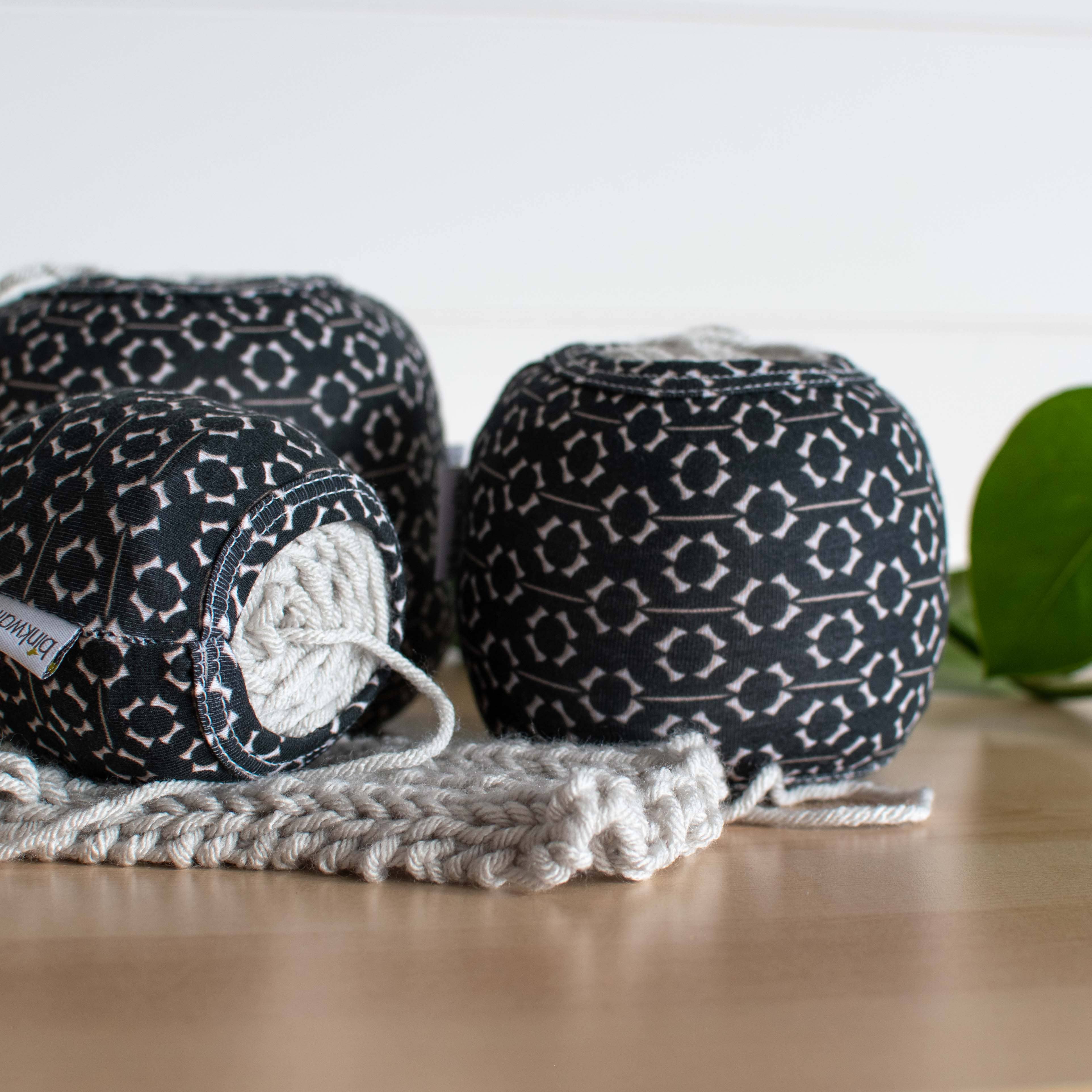 LBD COZY CAKES Yarn Cozy