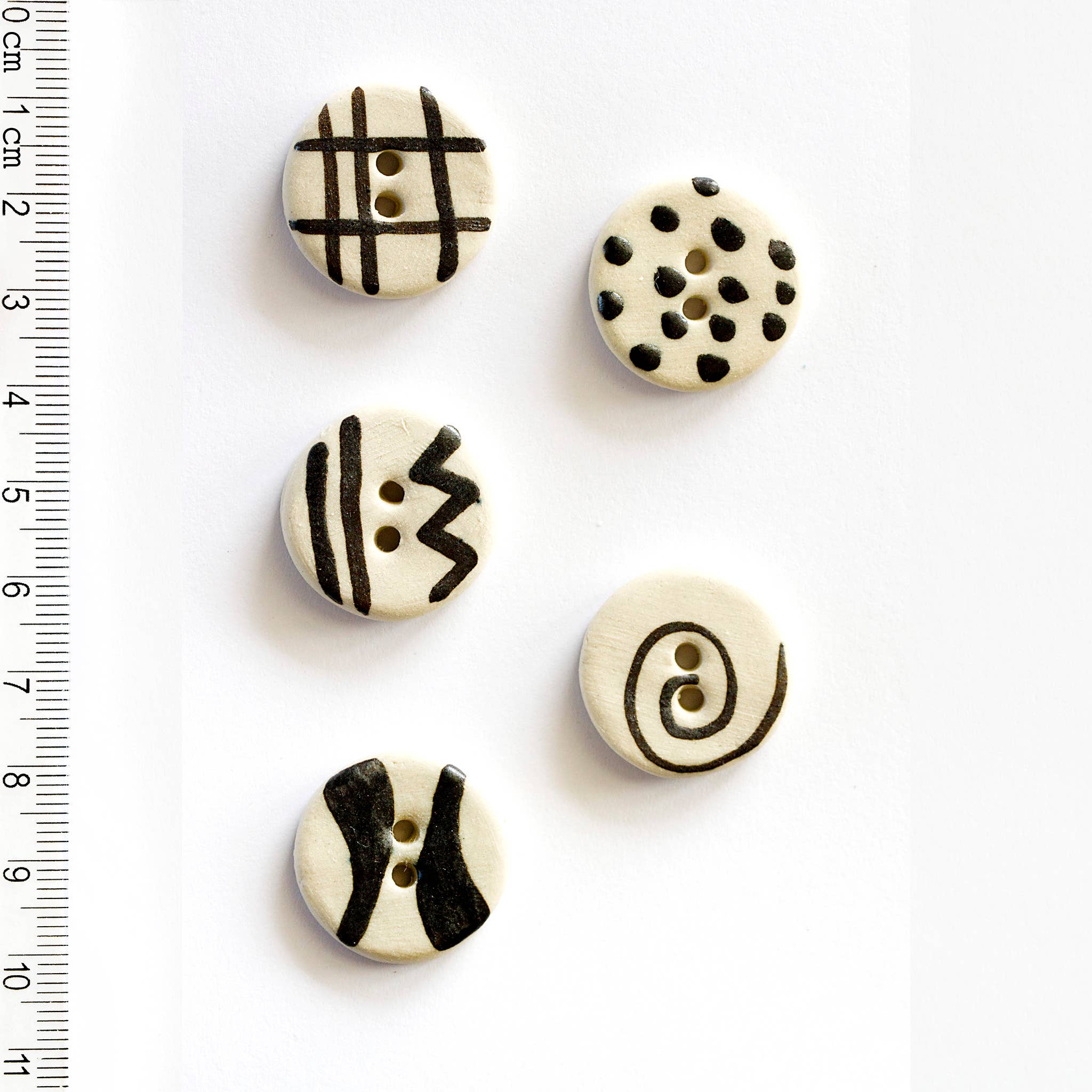 L274 Black and White Geometric Pattern Sewing Buttons