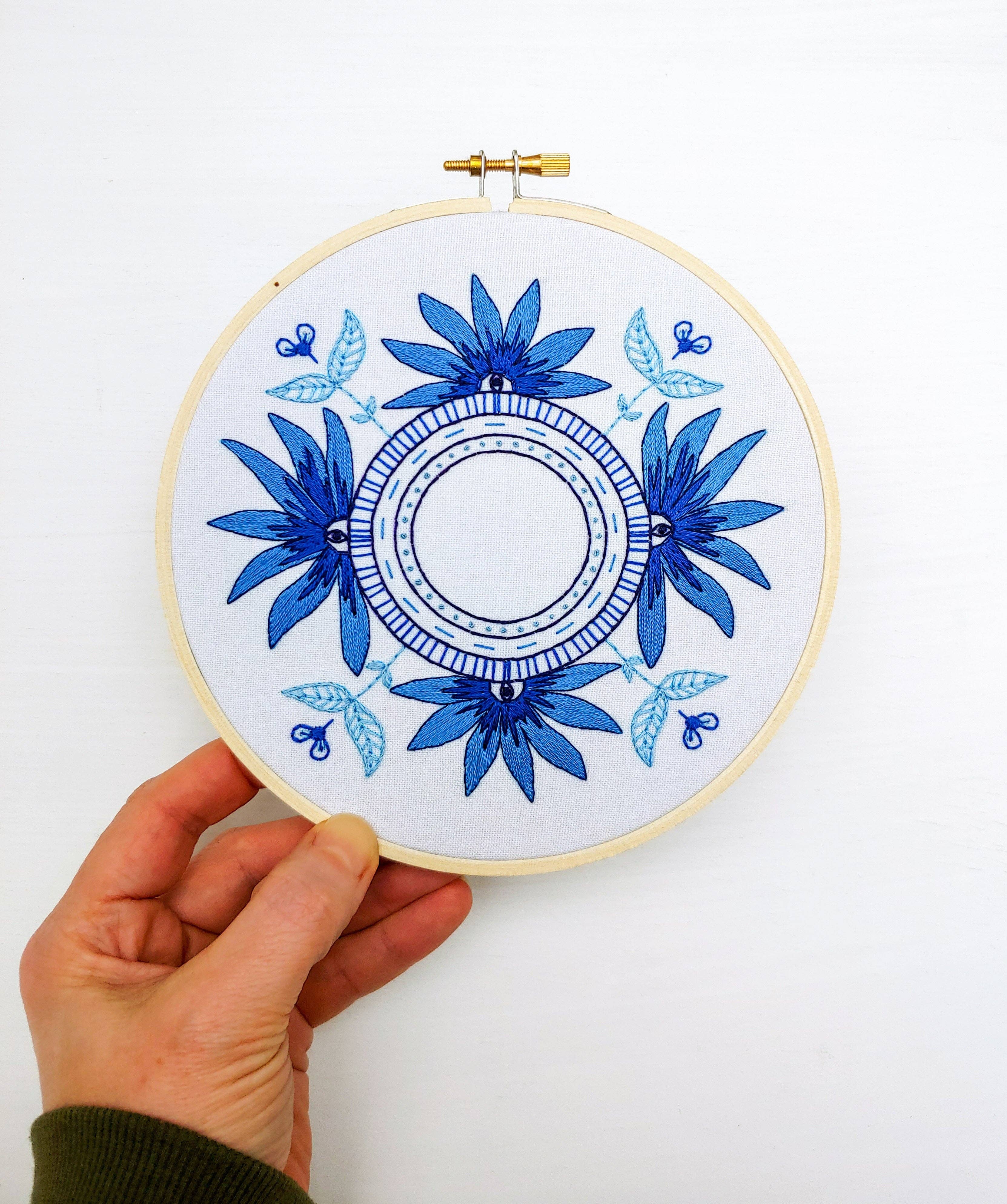 Blue eyes embroidery kit